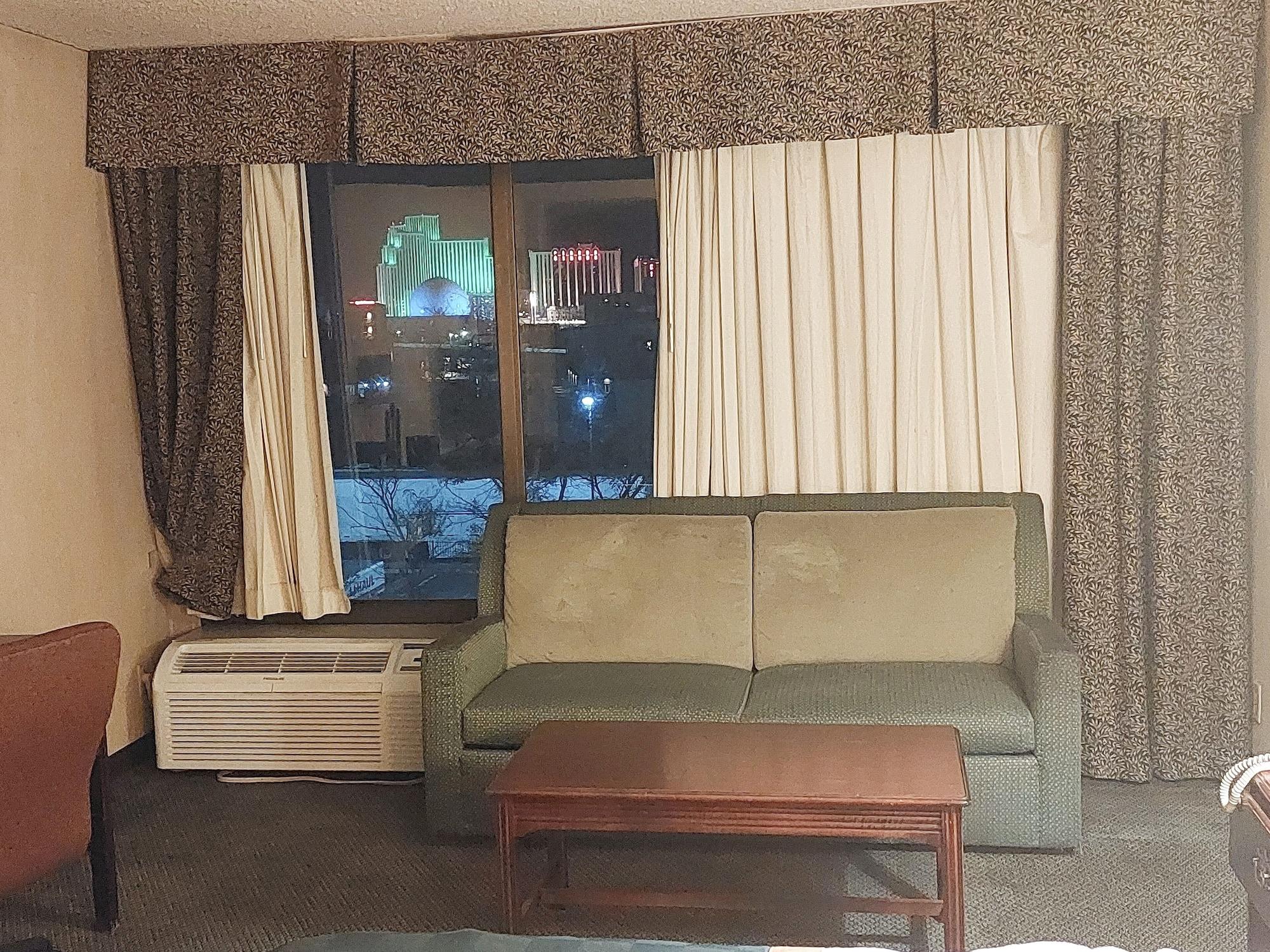 Ramada By Wyndham Reno Hotel & Casino Экстерьер фото