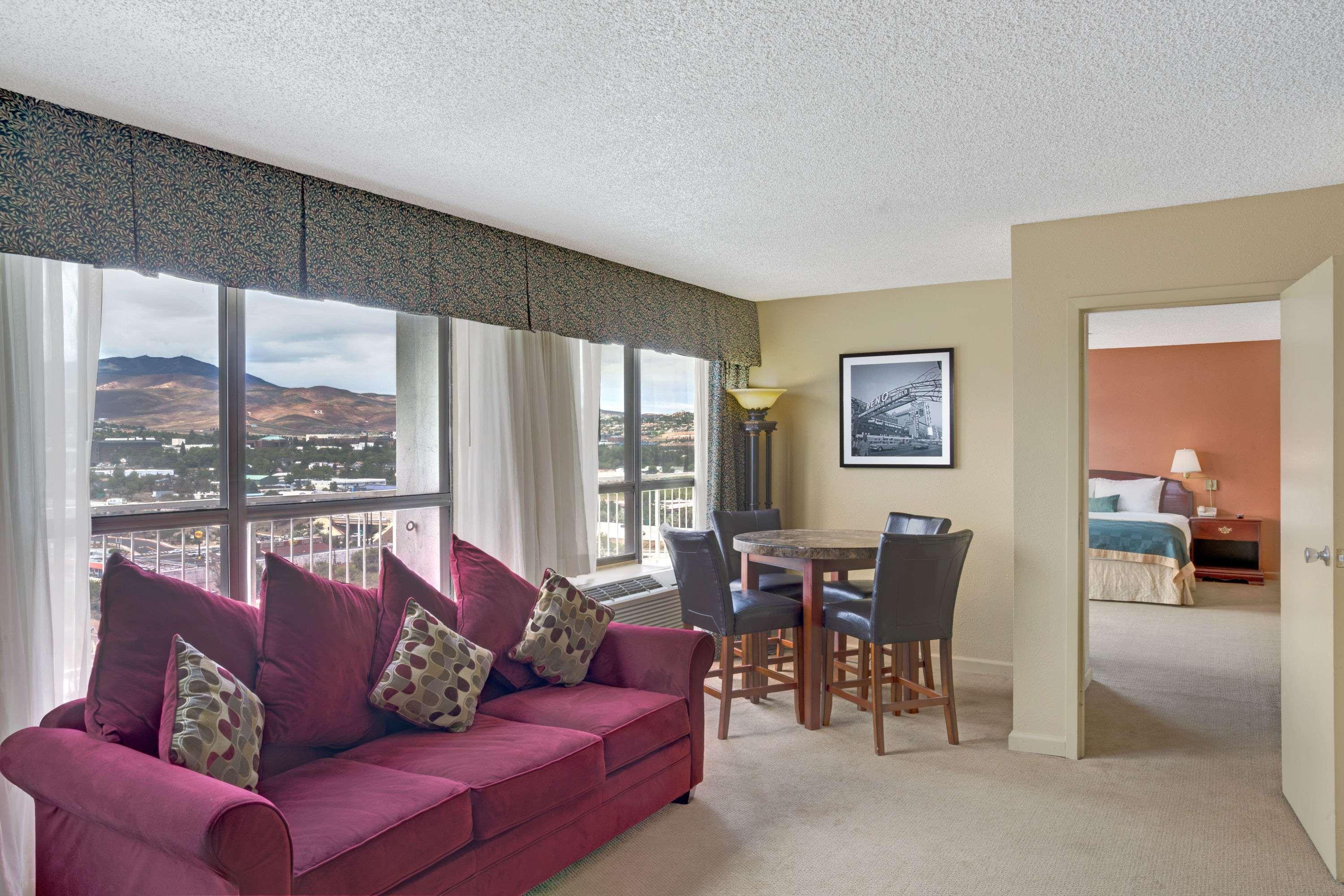 Ramada By Wyndham Reno Hotel & Casino Экстерьер фото