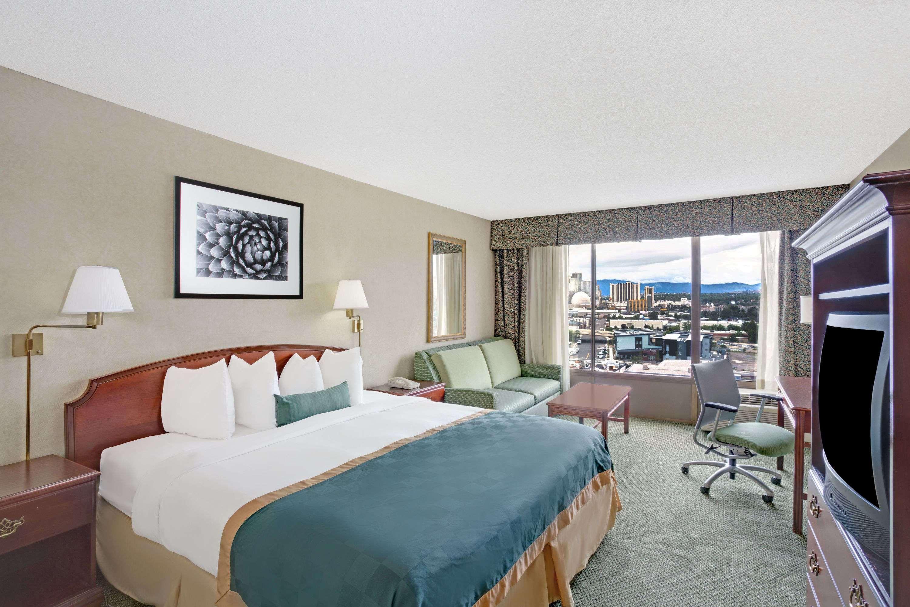 Ramada By Wyndham Reno Hotel & Casino Экстерьер фото