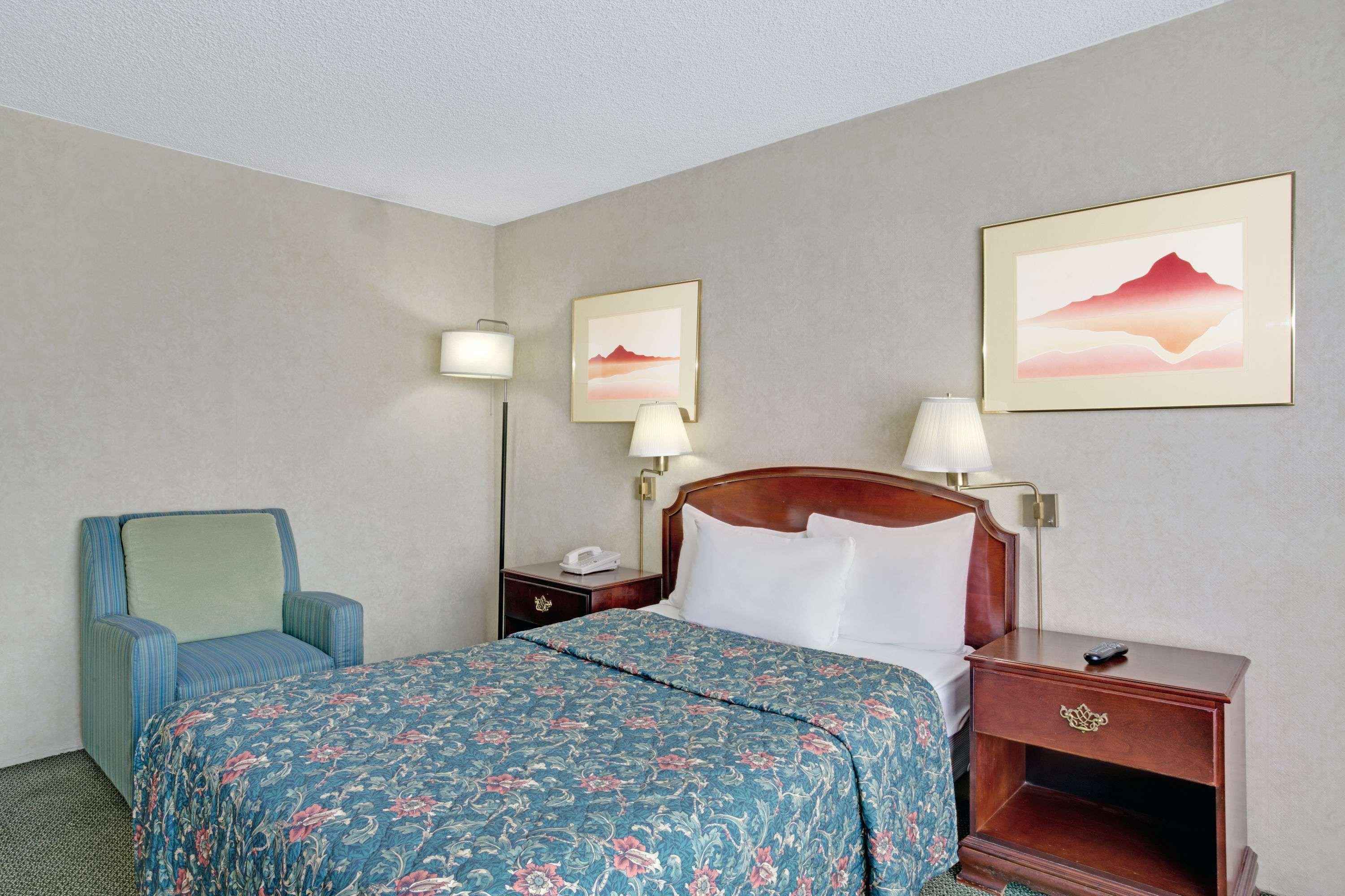 Ramada By Wyndham Reno Hotel & Casino Экстерьер фото