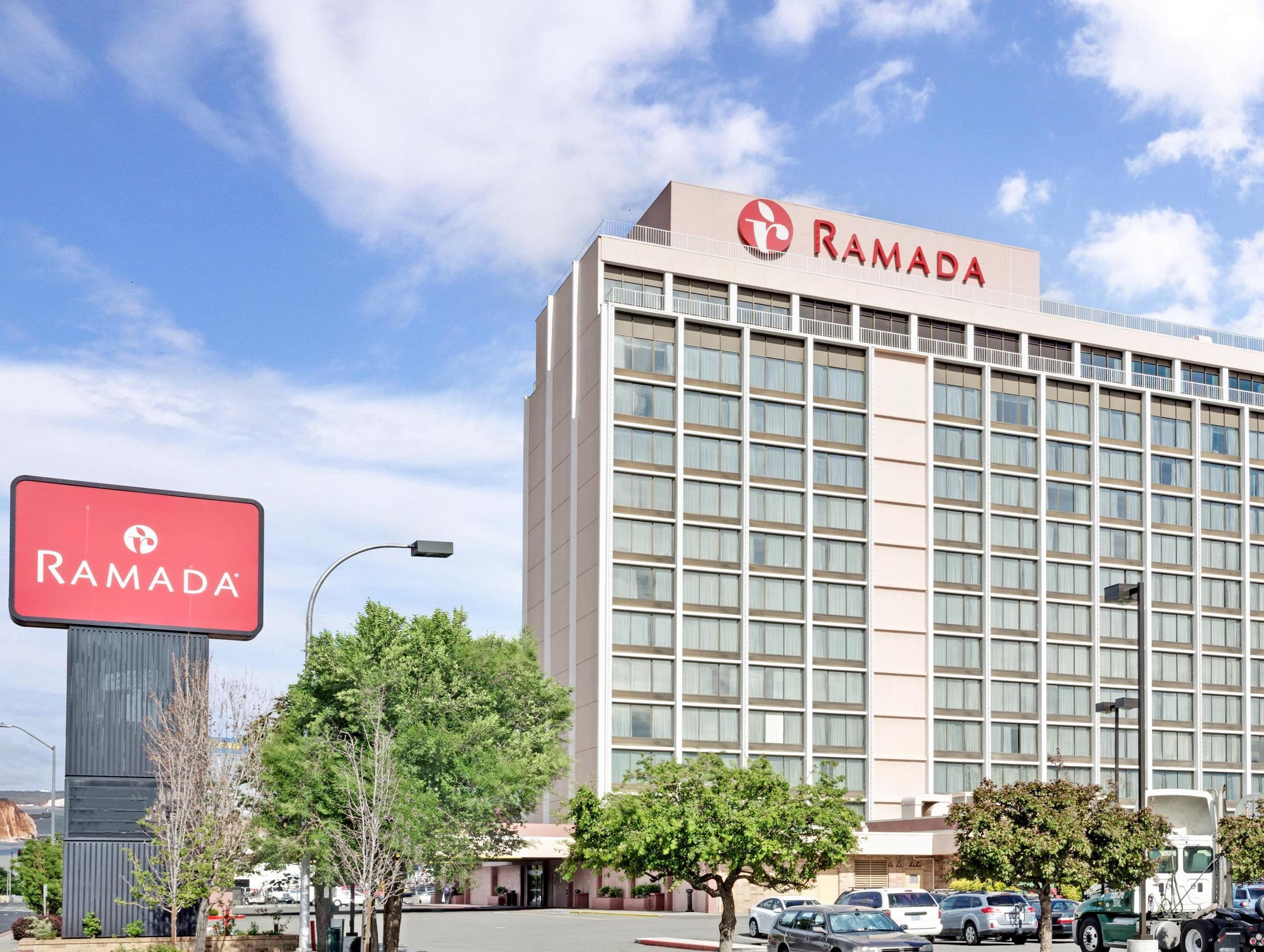 Ramada By Wyndham Reno Hotel & Casino Экстерьер фото