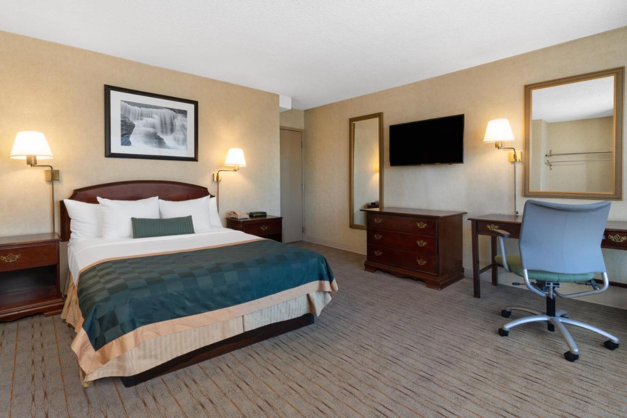 Ramada By Wyndham Reno Hotel & Casino Экстерьер фото