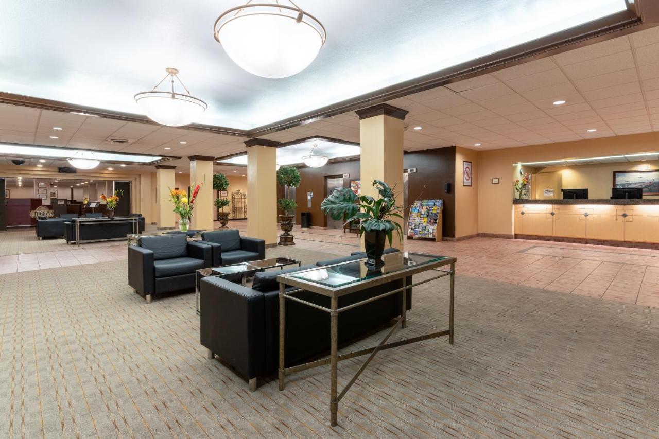 Ramada By Wyndham Reno Hotel & Casino Экстерьер фото