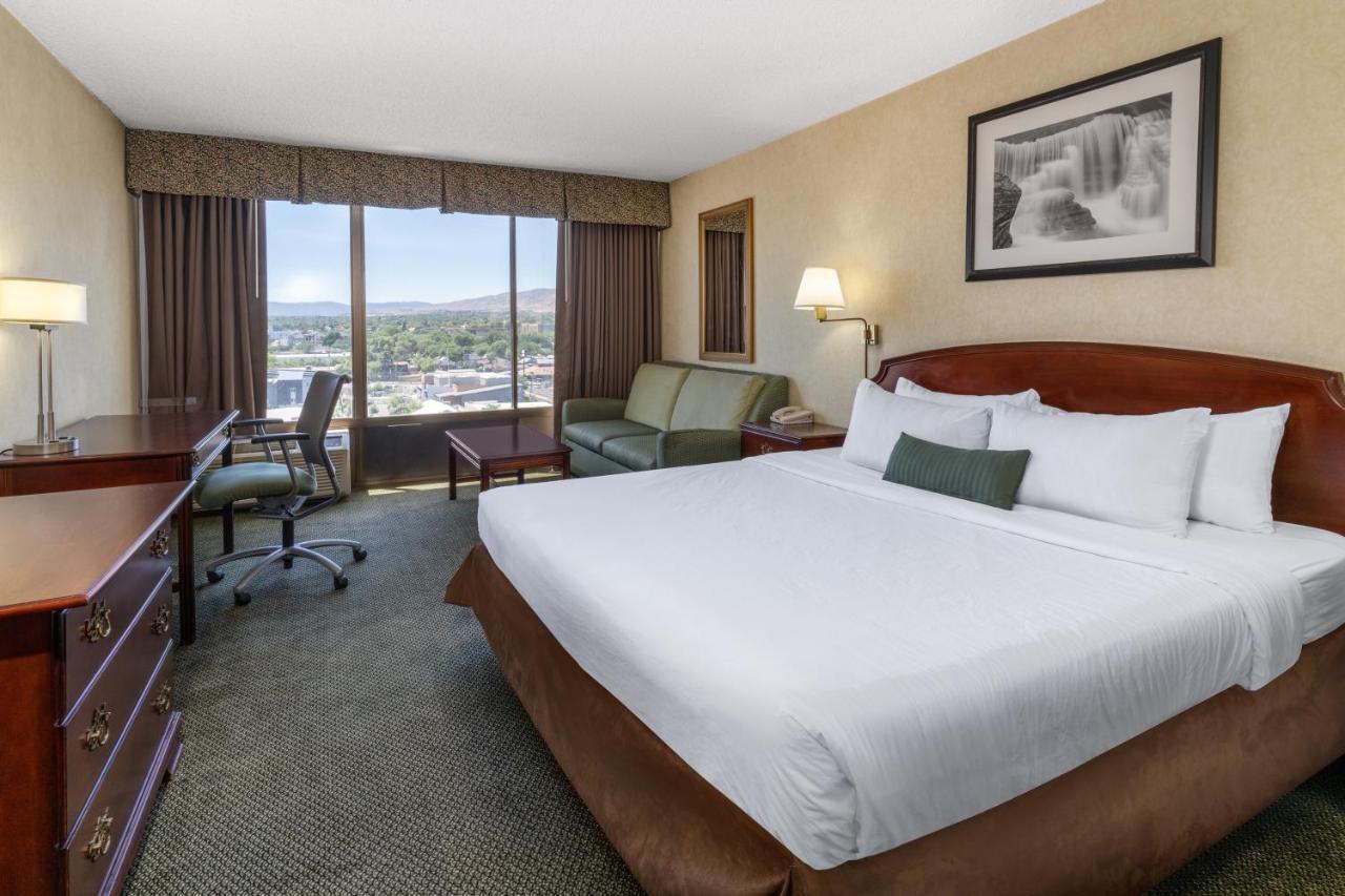 Ramada By Wyndham Reno Hotel & Casino Экстерьер фото