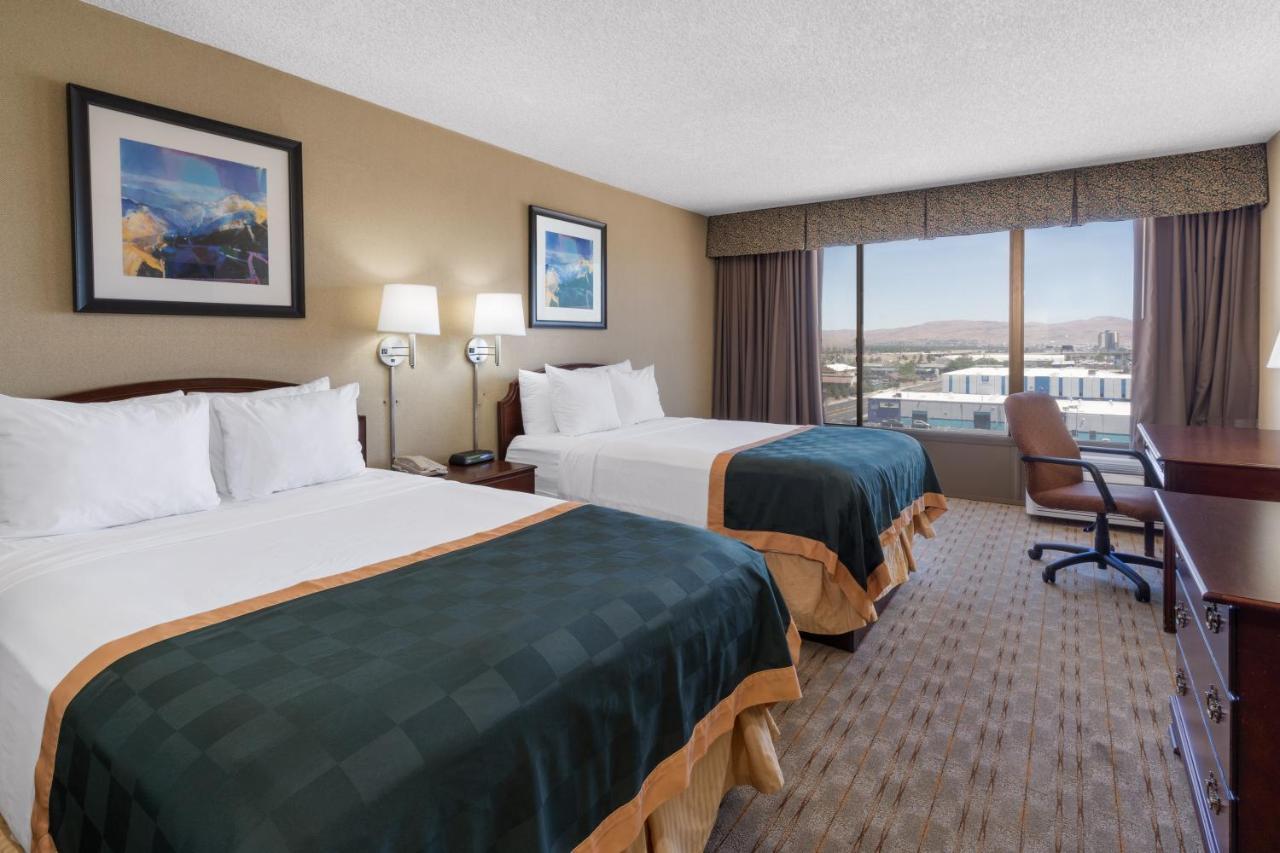 Ramada By Wyndham Reno Hotel & Casino Экстерьер фото