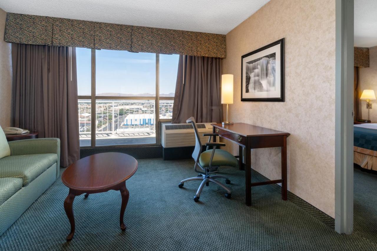 Ramada By Wyndham Reno Hotel & Casino Экстерьер фото