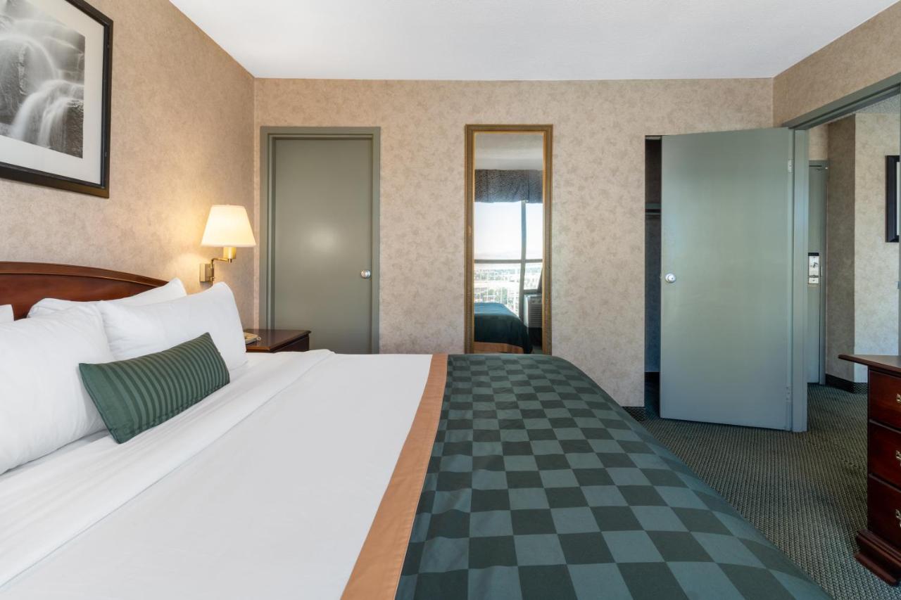 Ramada By Wyndham Reno Hotel & Casino Экстерьер фото