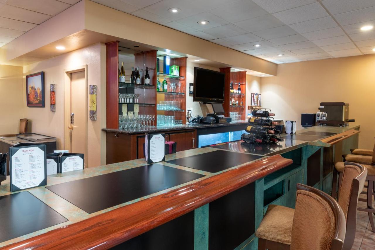 Ramada By Wyndham Reno Hotel & Casino Экстерьер фото