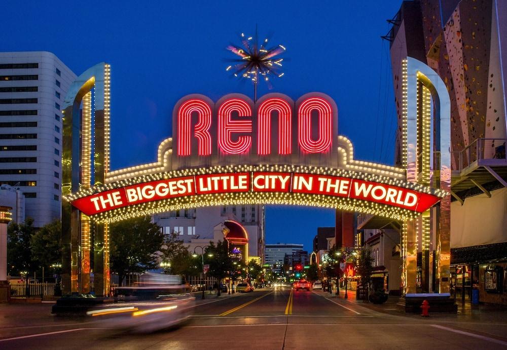 Ramada By Wyndham Reno Hotel & Casino Экстерьер фото