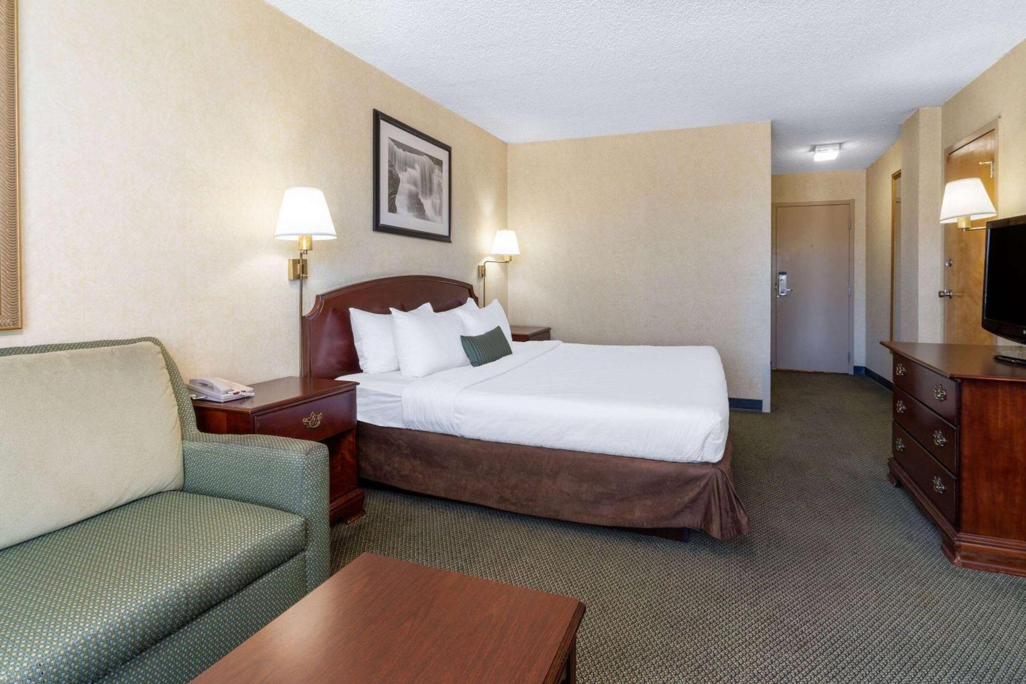 Ramada By Wyndham Reno Hotel & Casino Экстерьер фото