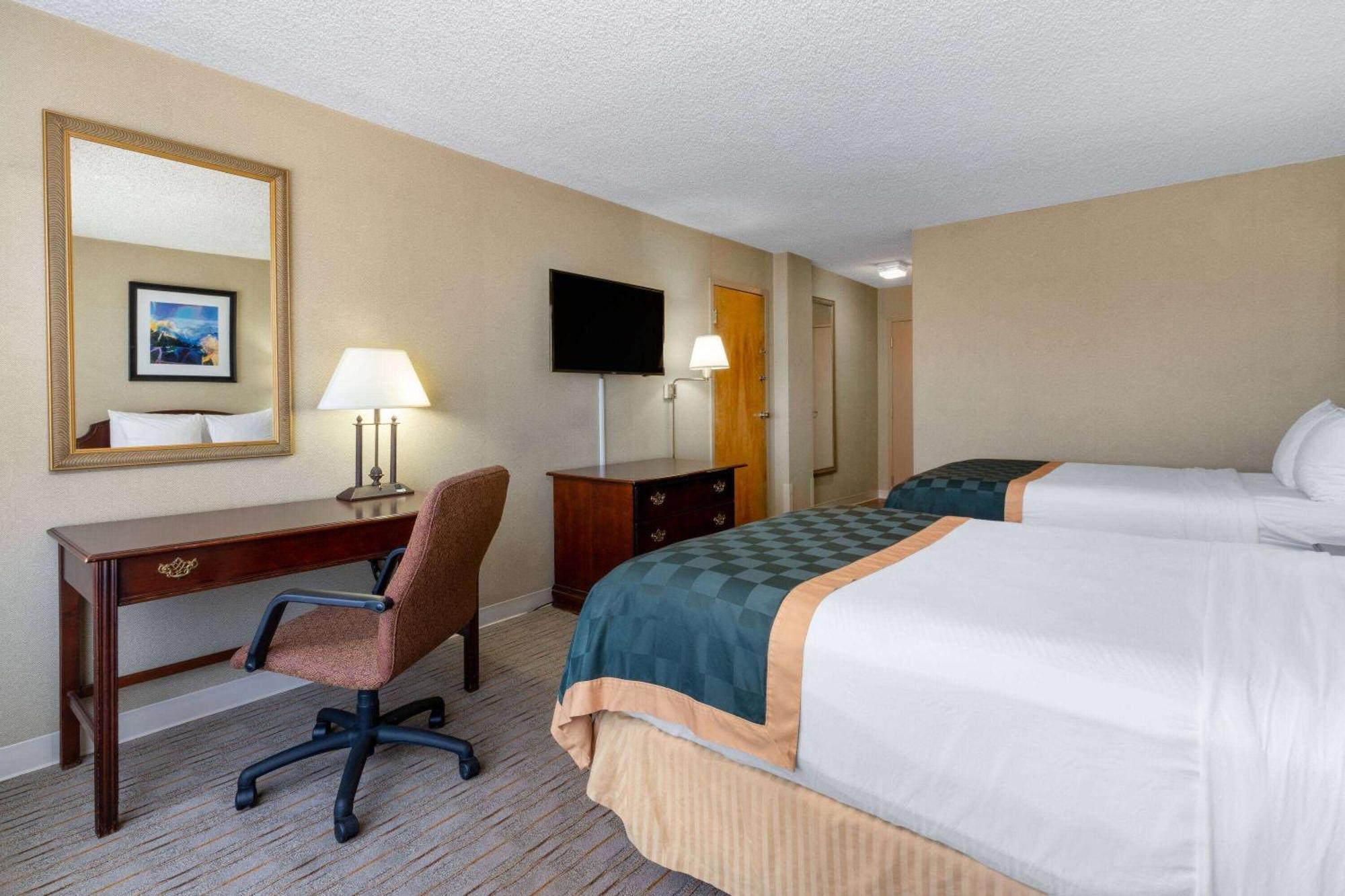 Ramada By Wyndham Reno Hotel & Casino Экстерьер фото
