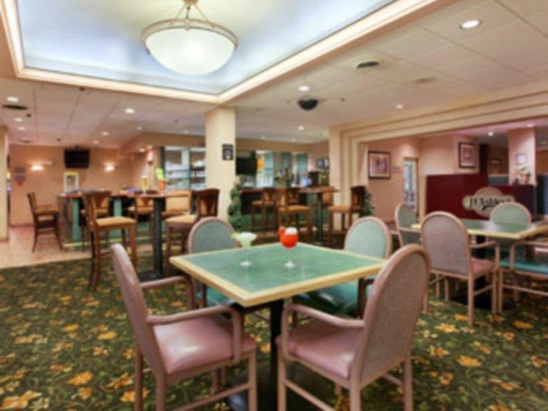 Ramada By Wyndham Reno Hotel & Casino Экстерьер фото